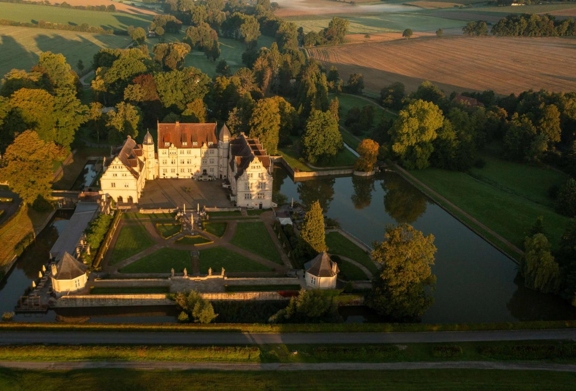 Schlosshotel Muenchhausen Aerzen المظهر الخارجي الصورة